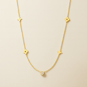 Carrie® Clover Chain